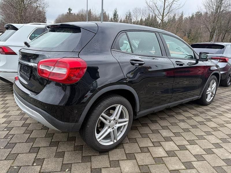 Gebraucht Mercedes GLA200 156 PS (114 kW) 2015 Schwarz SUV