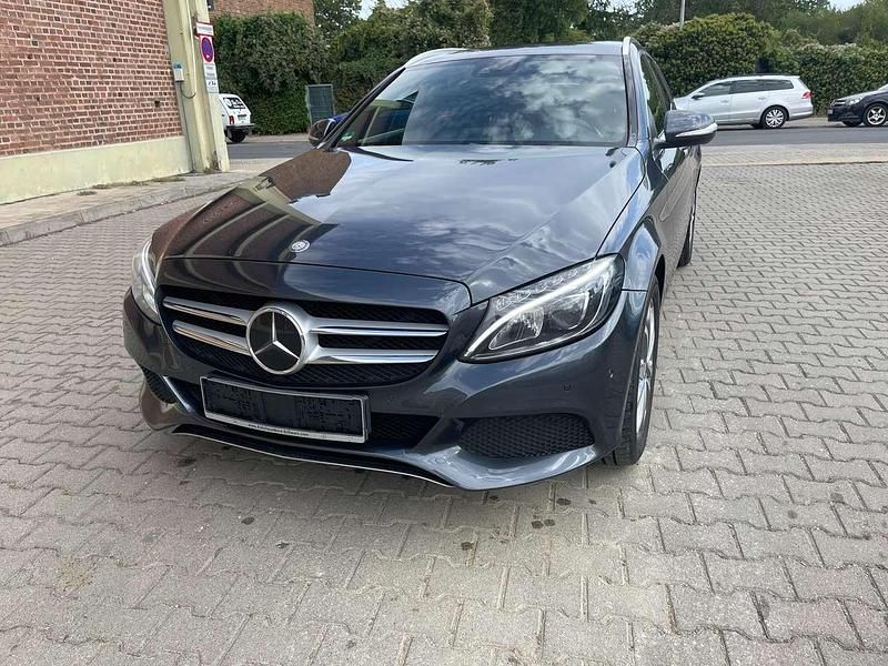 Gebraucht Mercedes C220 Avantgarde 170 PS (125 kW) 2014 Tenoritgrau Kombi