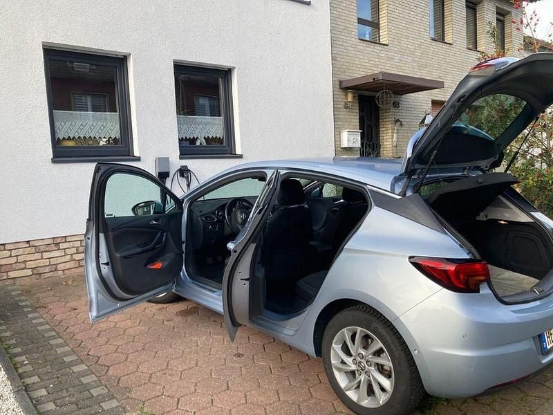 Gebraucht Opel Astra Selection 105 PS (77 kW) 2017 Blau Limousine