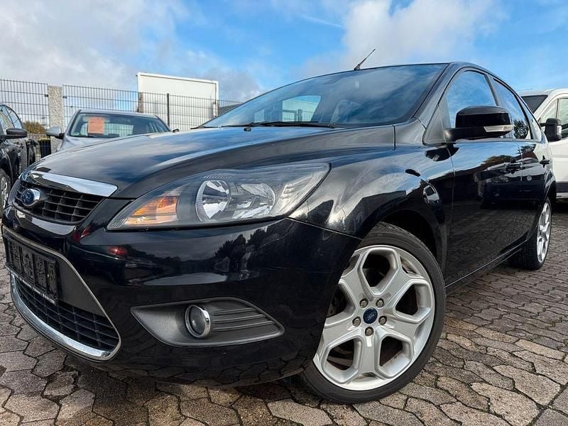 Schwarz Gebraucht 2010 Ford Focus Limousine | 2.390 € (Superpreis) - Bild 1/4
