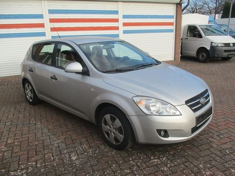 Gebraucht Kia Ceed Vision 126 PS (92 kW) 2009 Silber Kleinwagen
