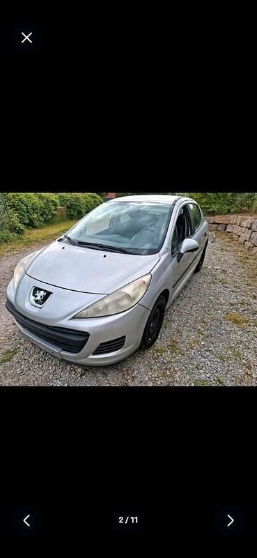 Gebraucht Peugeot 207 73 PS (53 kW) 2008 Silber Kleinwagen
