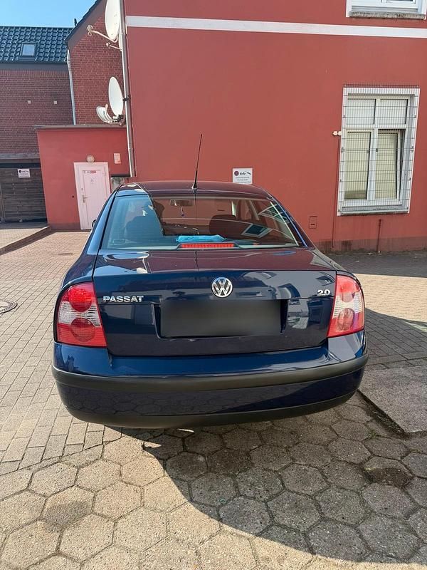 Gebraucht VW Passat 150 PS (110 kW) 2001 Blau Limousine