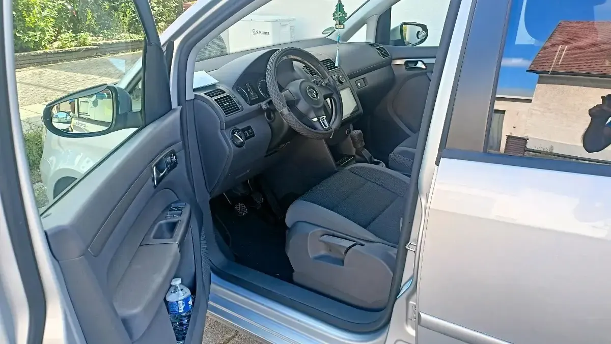 Gebraucht VW Touran 105 PS (77 kW) 2012 Grau Van / Kleinbus