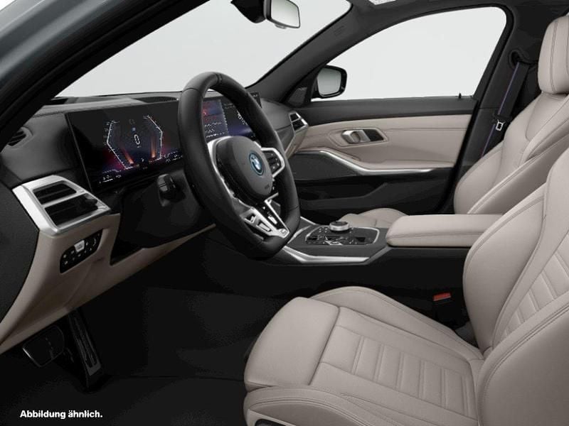 Grau Gebraucht 2024 BMW 330e Kombi | 55.889 € - Bild 1/2