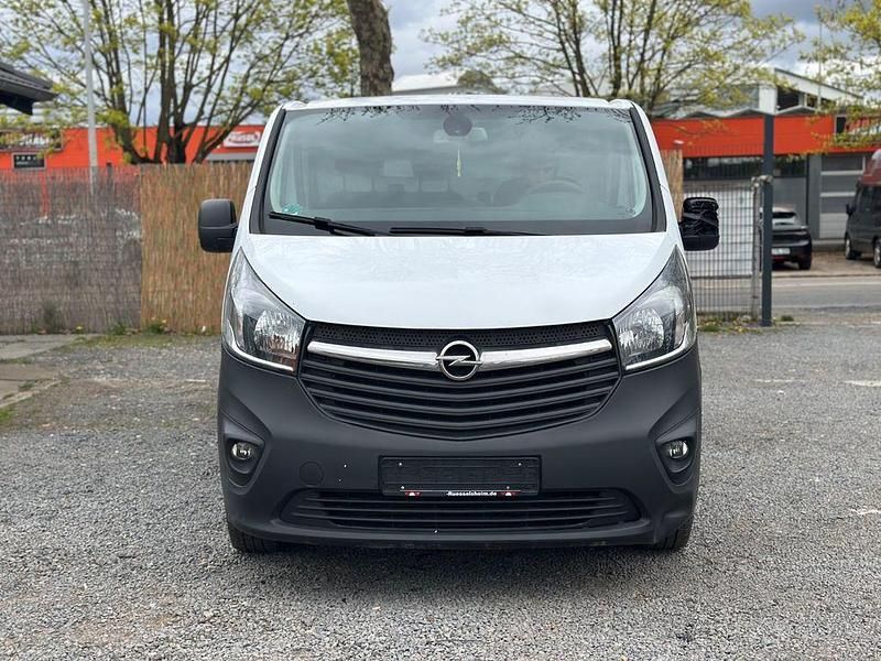 Używany Opel Vivaro 90 KM (66 kW) 2015 Biały Minivan