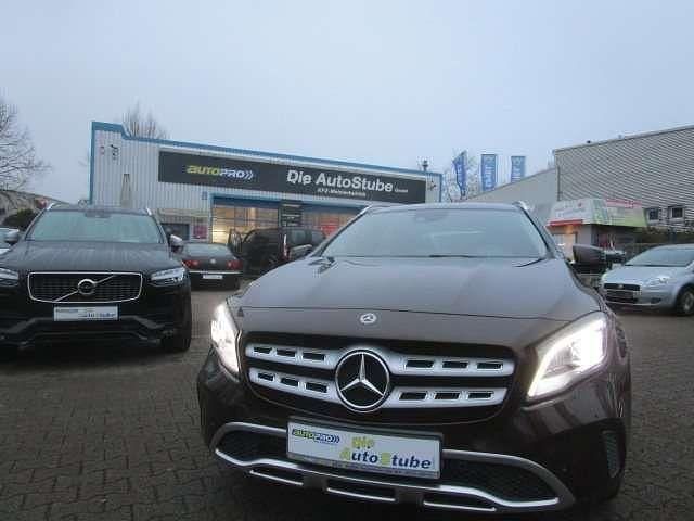 Gebraucht Mercedes GLA200 156 PS (114 kW) 2017 Orientbraun  metalliclack SUV
