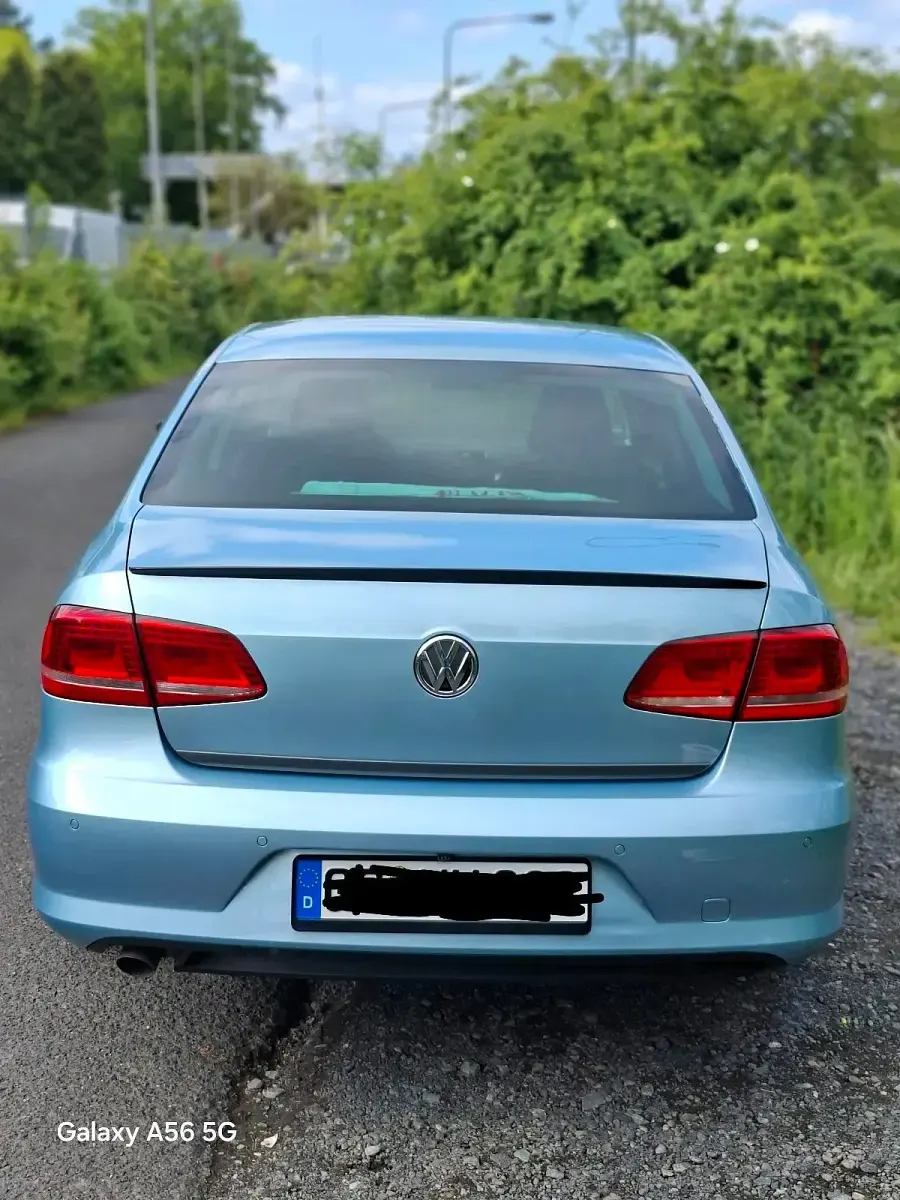 Gebraucht VW Passat 105 PS (77 kW) 2012 Blau Limousine