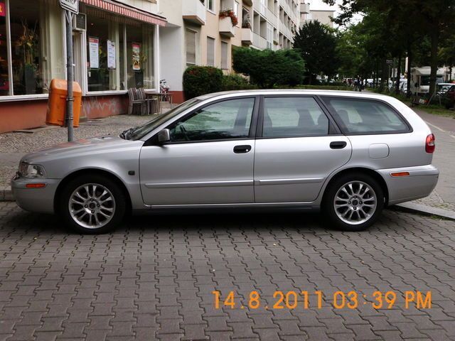 Gebraucht Volvo V40 102 PS (75 kW) 2003 Silber metallic Kombi
