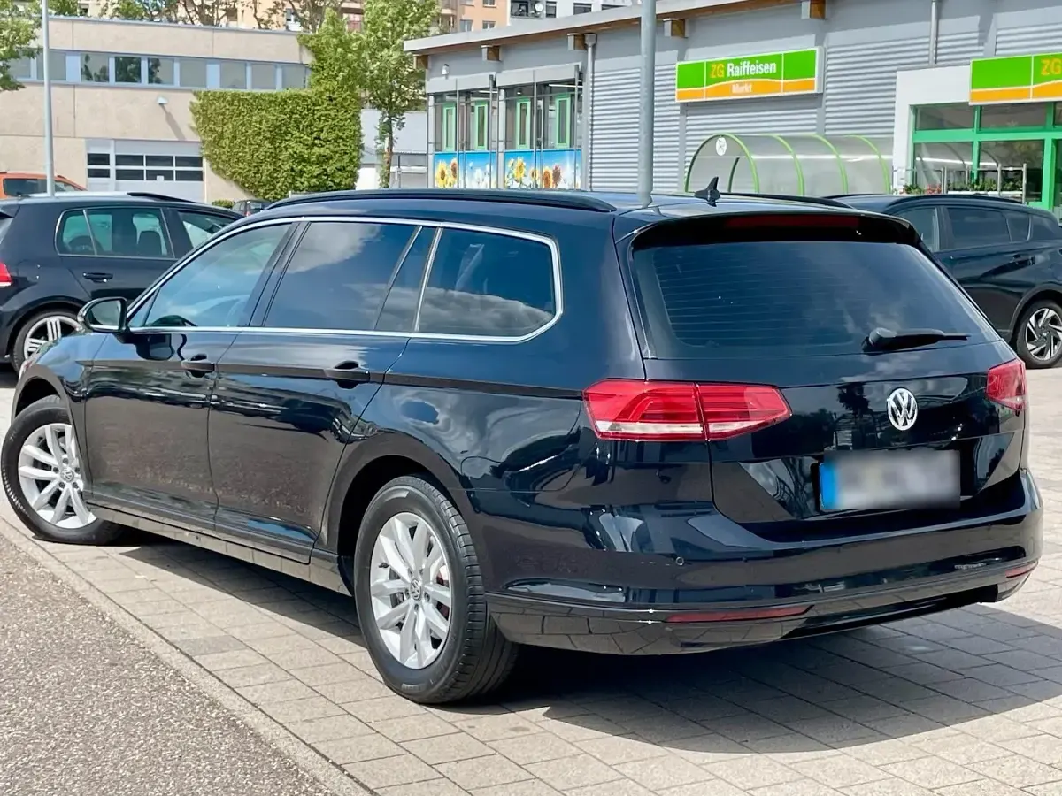 Gebraucht VW Passat Comfortline 150 PS (110 kW) 2018 Schwarz Kombi