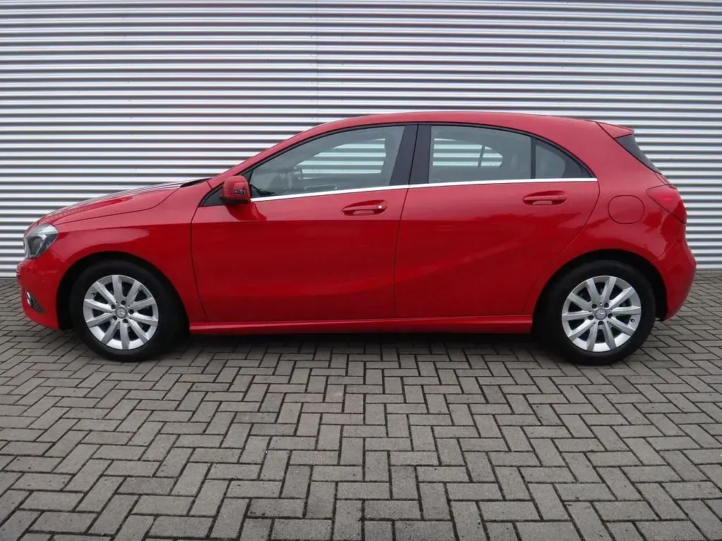 Gebraucht Mercedes A180 Style 109 PS (80 kW) 2012 Rot Limousine