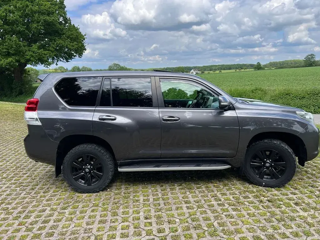 Gebraucht Toyota Land Cruiser Executive 190 PS (139 kW) 2011 Grau SUV