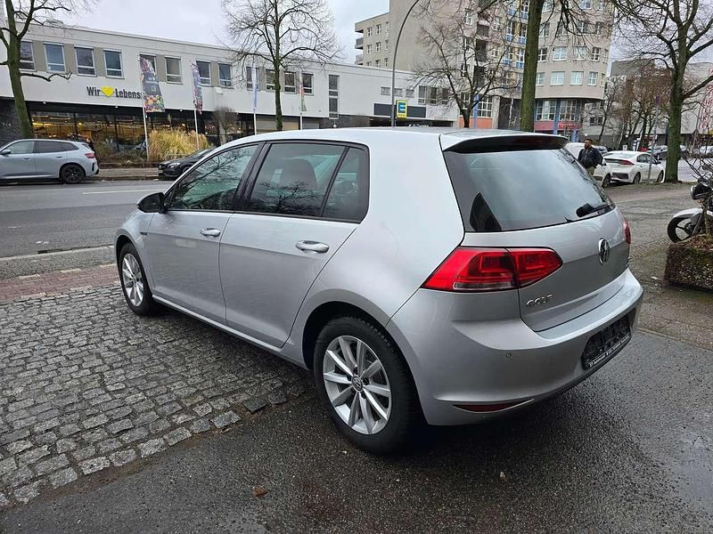Gebraucht VW Golf VII LOUNGE 86 PS (63 kW) 2015 Reflexsilber metallic Kleinwagen