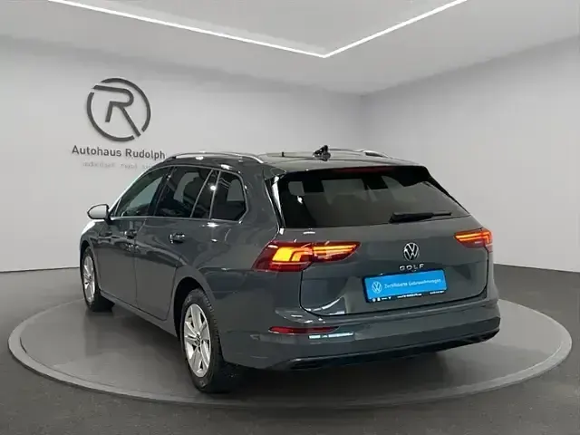 Gebraucht VW Golf VIII Life 150 PS (110 kW) 2024 Delfingrau metallic Kombi
