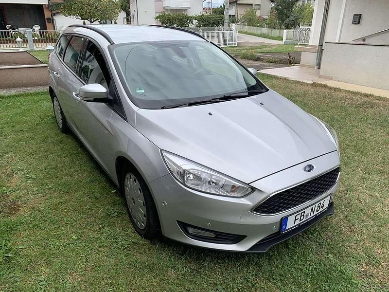 Gebraucht Ford Focus Trend 105 PS (77 kW) 2015 Silber Kombi