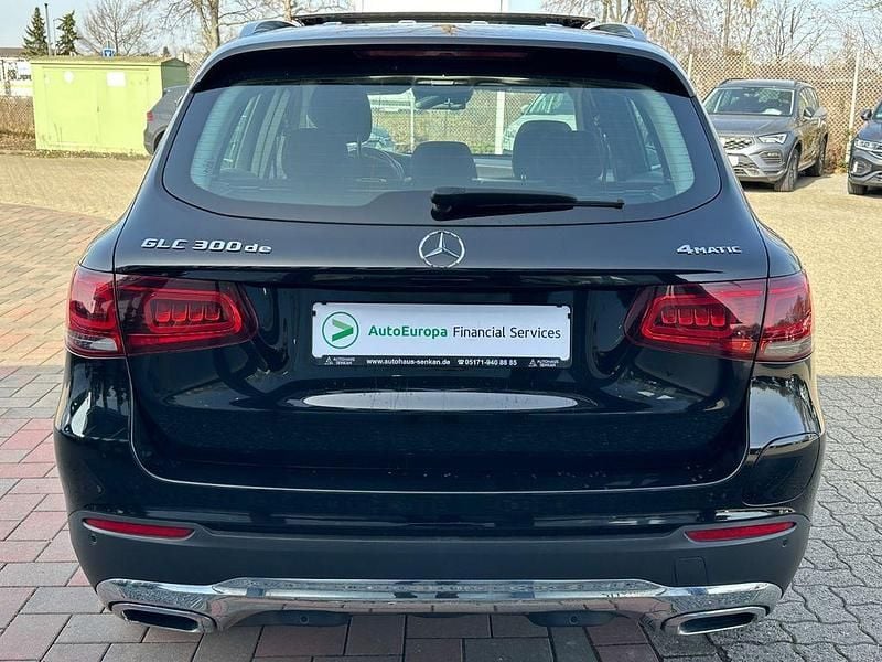 Gebraucht Mercedes GLC300e 306 PS (225 kW) 2022 Schwarz SUV