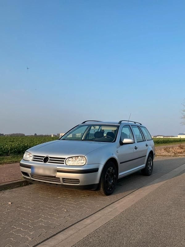 Silber Gebraucht 2005 VW Golf IV Kombi | 350 € (Superpreis) - Bild 1/4