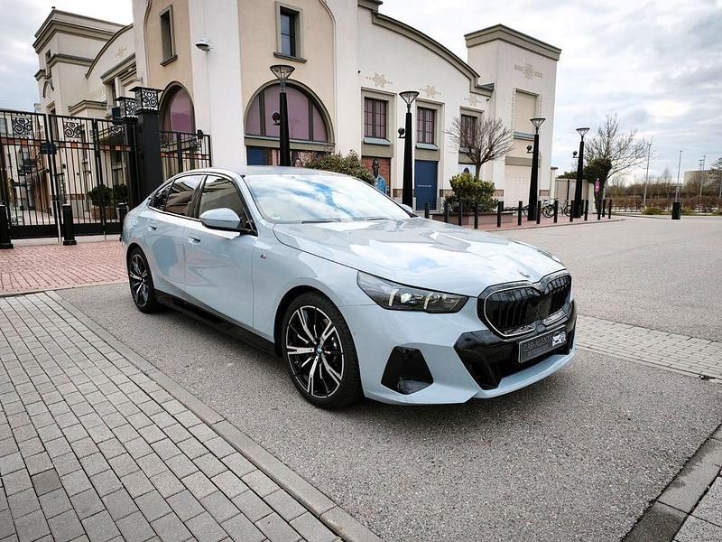 Gebraucht BMW 520 M Sport 197 PS (144 kW) 2024 Grau Limousine