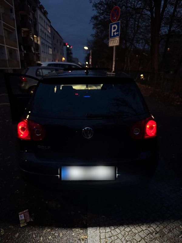 Second-hand VW Golf IV 106 CP (77 kW) 2006 Negru Hatchback
