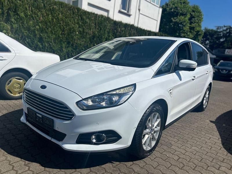 Weiß Gebraucht 2015 Ford S-MAX Titanium Van / Kleinbus | 8.990 € (Fairer Preis) - Bild 1/4