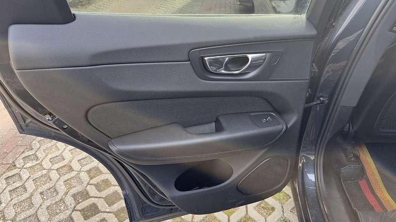 Gebraucht Volvo XC60 Momentum 190 PS (139 kW) 2020 SUV