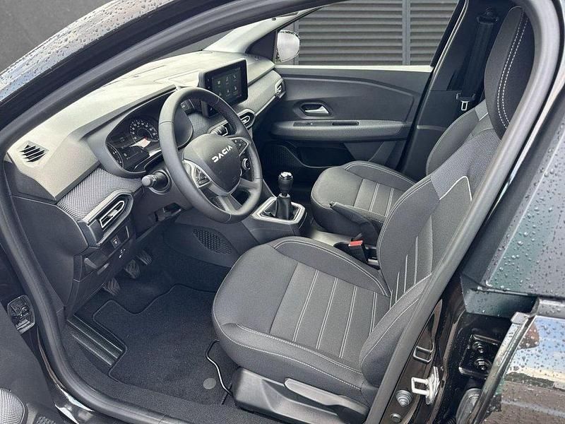 Neu Dacia Jogger Expression 110 PS (80 kW) 2025 Perlmuttschwarz perlmuttschwarz Van / Kleinbus