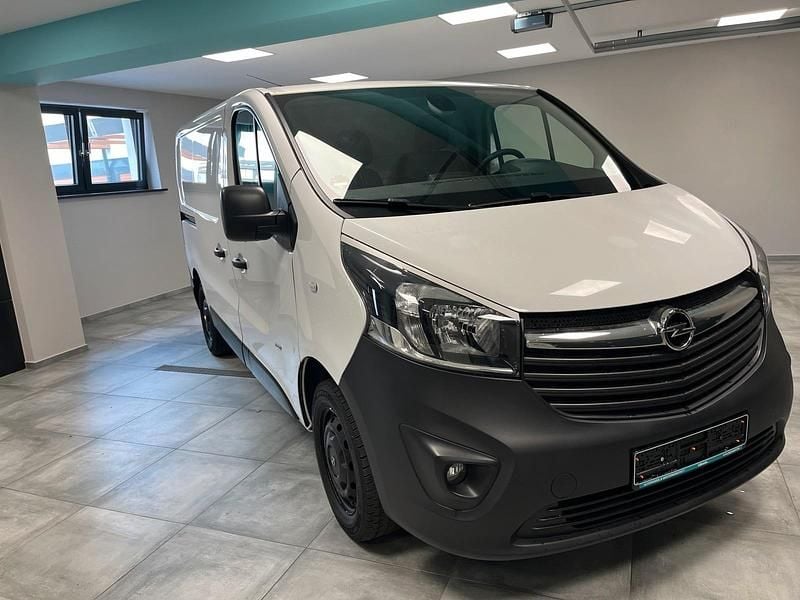 Second-hand Opel Vivaro 120 CP (88 kW) 2017 Alb Monovolum