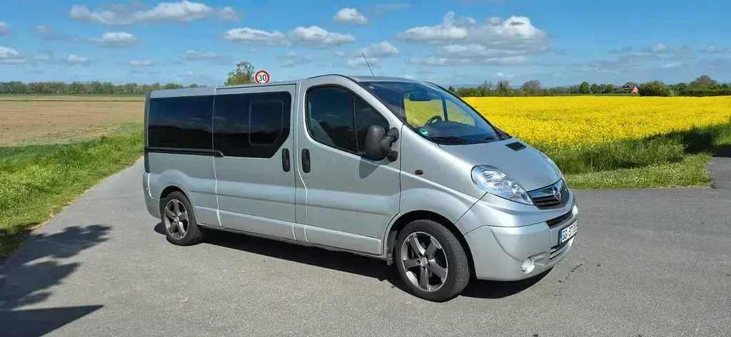 Używany Opel Vivaro 145 KM (106 kW) 2009 Srebrny Minivan