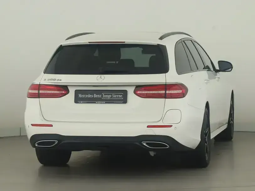Gebraucht Mercedes E300 AMG 194 PS (142 kW) 2022 Polarweiss uni Kombi