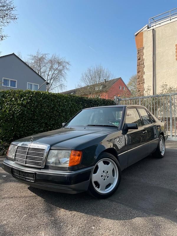 Gebraucht Mercedes E320 220 PS (161 kW) 1992 Schwarz Limousine