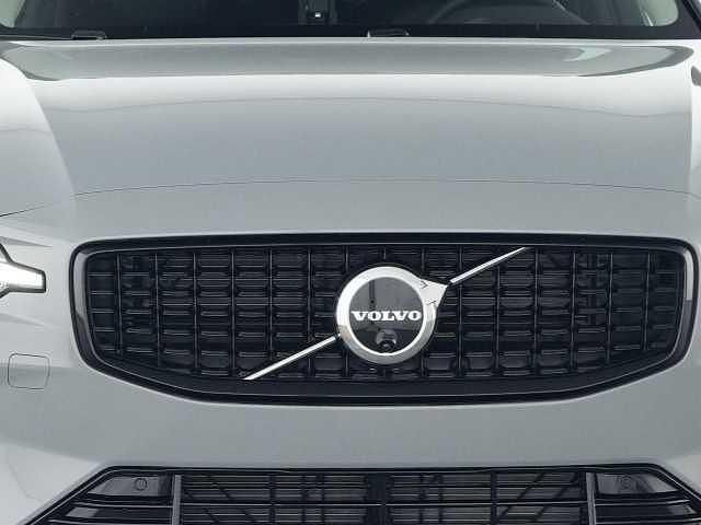 Gebraucht Volvo V60 145 PS (106 kW) 2025 Kombi