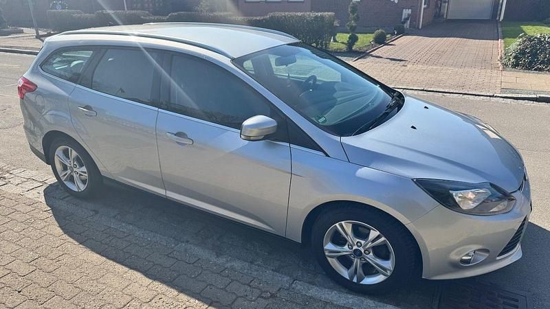 Gebraucht Ford Focus Champions Edition 116 PS (85 kW) 2012 Silber Kombi