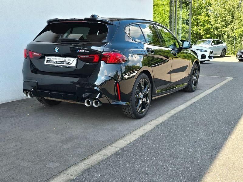 Gebraucht BMW M135 Performance 300 PS (220 kW) 2024 Schwarz Kleinwagen