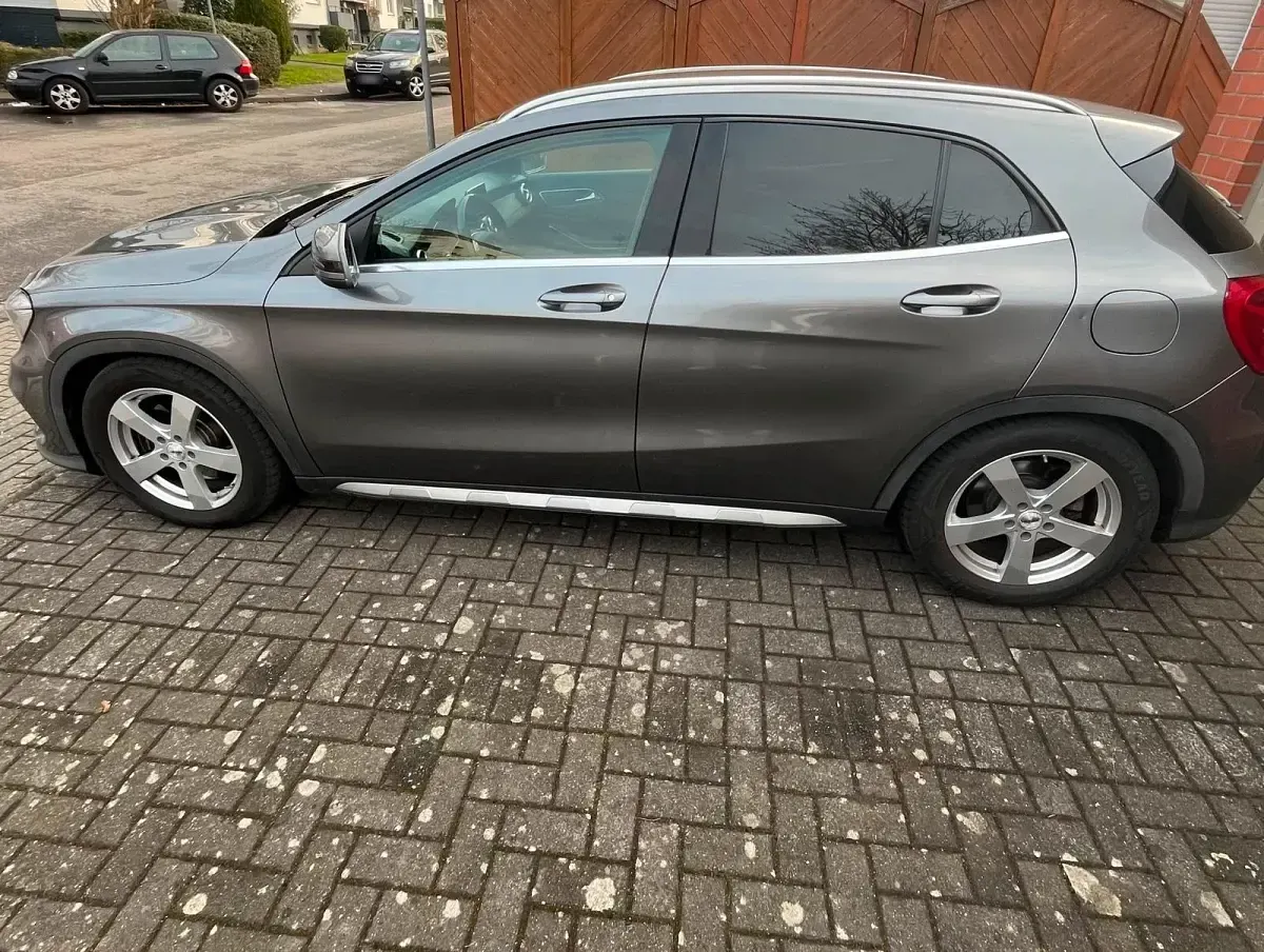 Gebraucht Mercedes GLA220 AMG line 170 PS (125 kW) 2014 Grau SUV