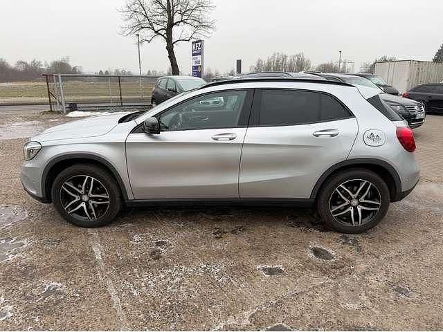 Gebraucht Mercedes GLA220 170 PS (125 kW) 2016 Polarsilber  metalliclack SUV