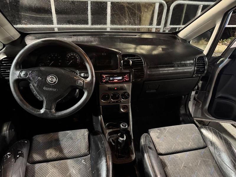 Gebraucht Opel Zafira 101 PS (74 kW) 2004 Silber Van / Kleinbus