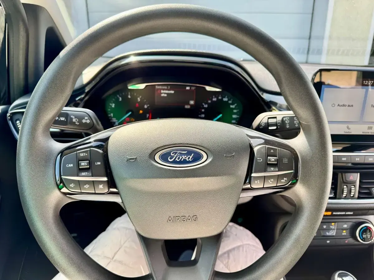 Gebraucht Ford Fiesta Cool & Connect 101 PS (74 kW) 2019 Schwarz Kleinwagen