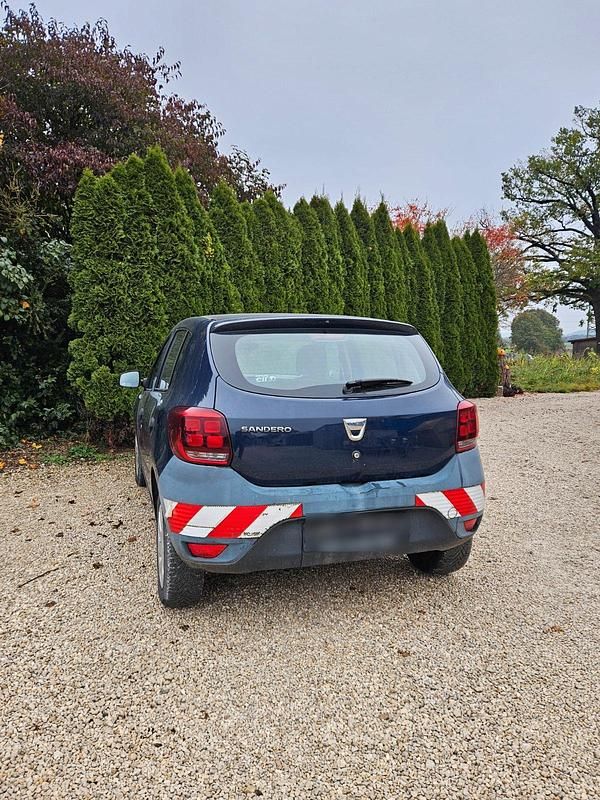 Używany Dacia Sandero Acces 73 KM (53 kW) 2018 Niebieski Hatchback