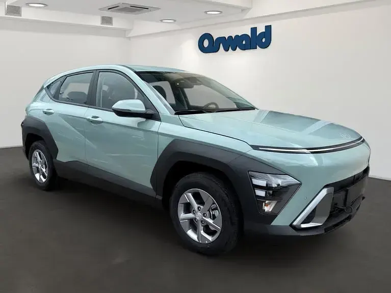 Neu Hyundai Kona Select 129 PS (94 kW) 2025 Grün SUV
