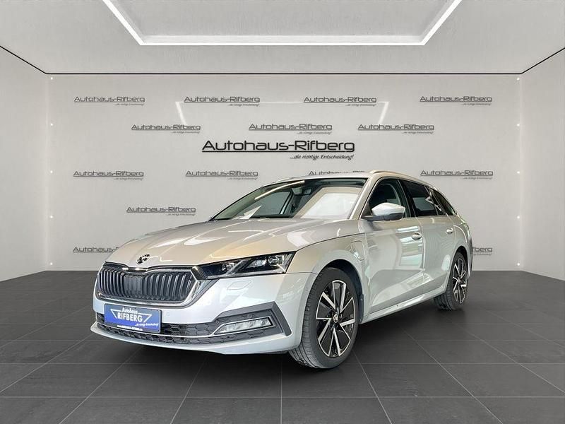 Silber Gebraucht 2021 Skoda Octavia First Edition Kombi | 20.890 € - Bild 1/4