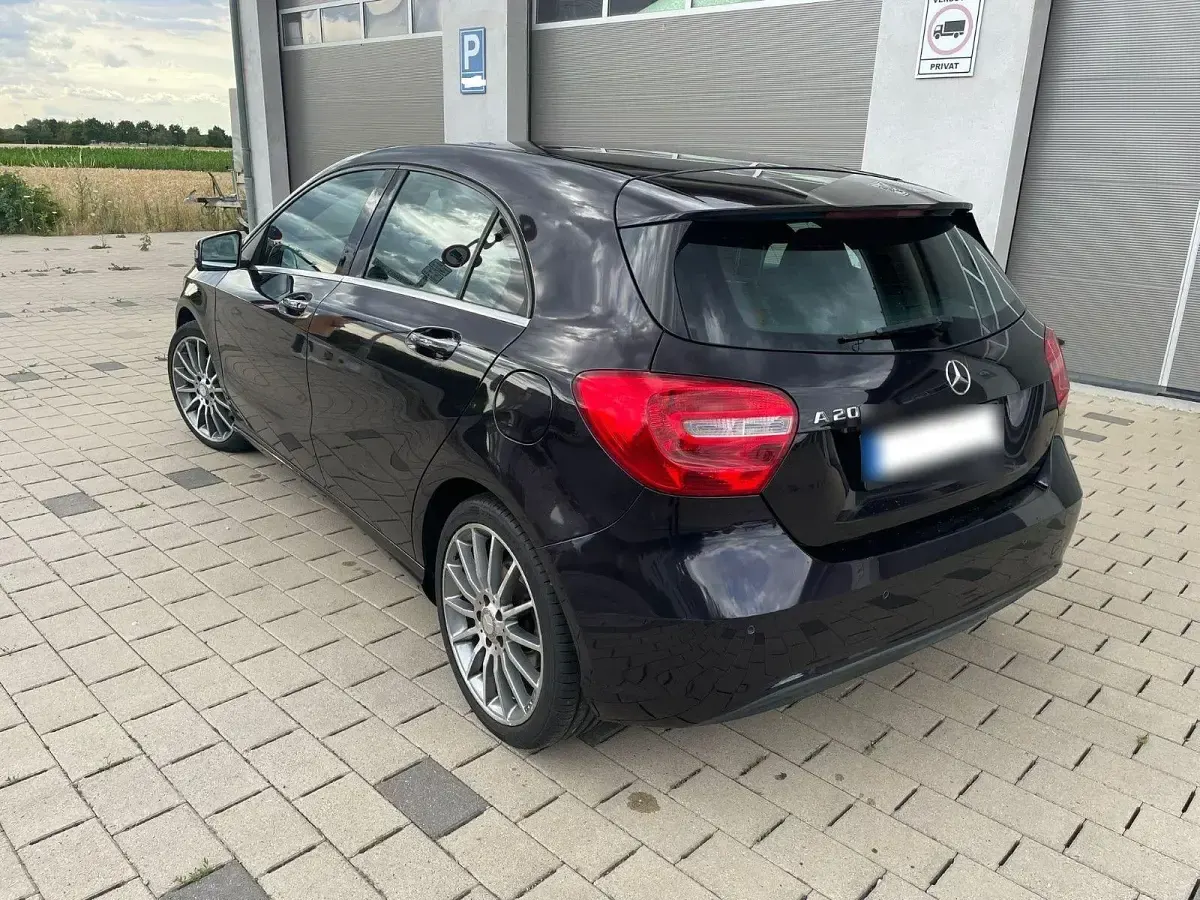 Gebraucht Mercedes A200 Style 156 PS (114 kW) 2014 Violett Kleinwagen