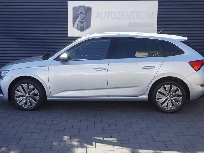 Gebraucht Skoda Scala Clever 110 PS (80 kW) 2021 Brilliantsilber metallic Kleinwagen