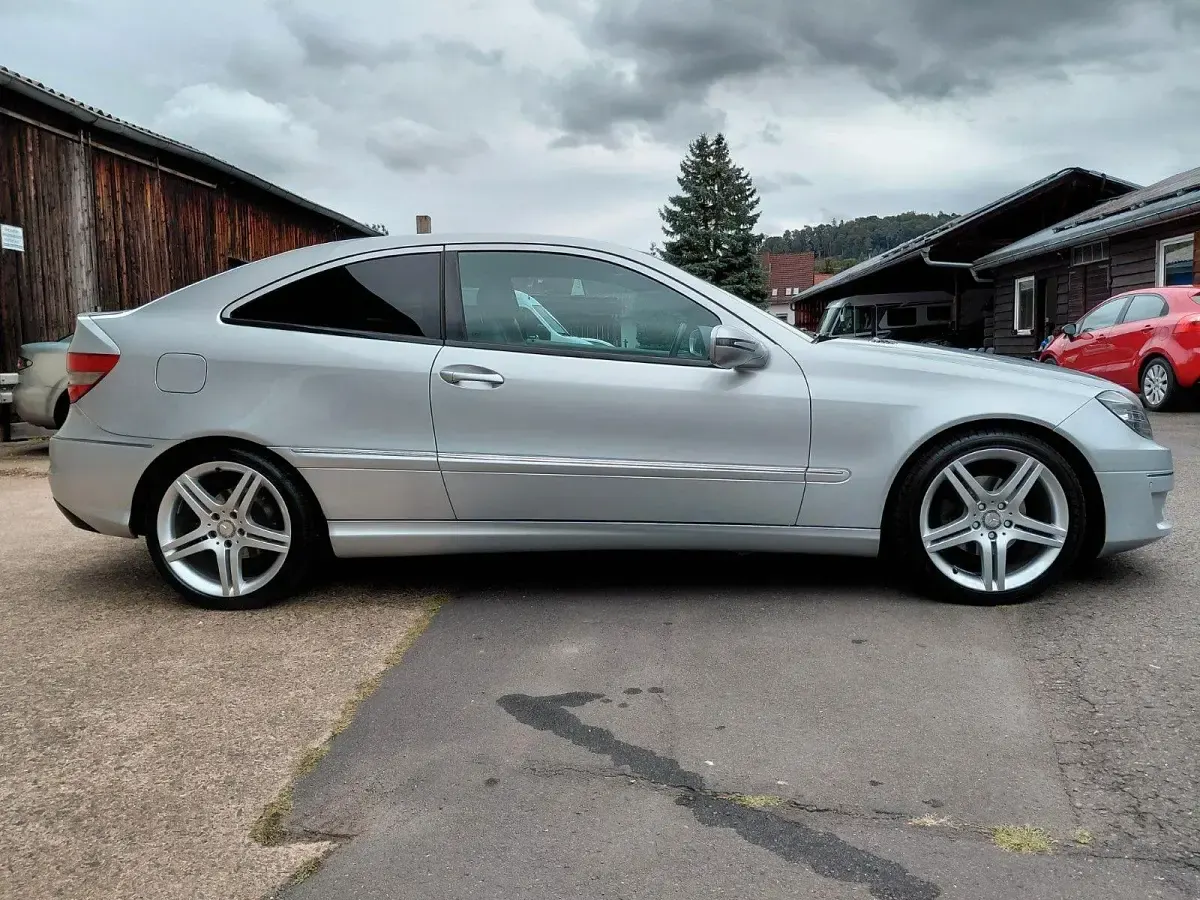 Gebraucht Mercedes CLC180 143 PS (105 kW) 2009 Silber Coupé