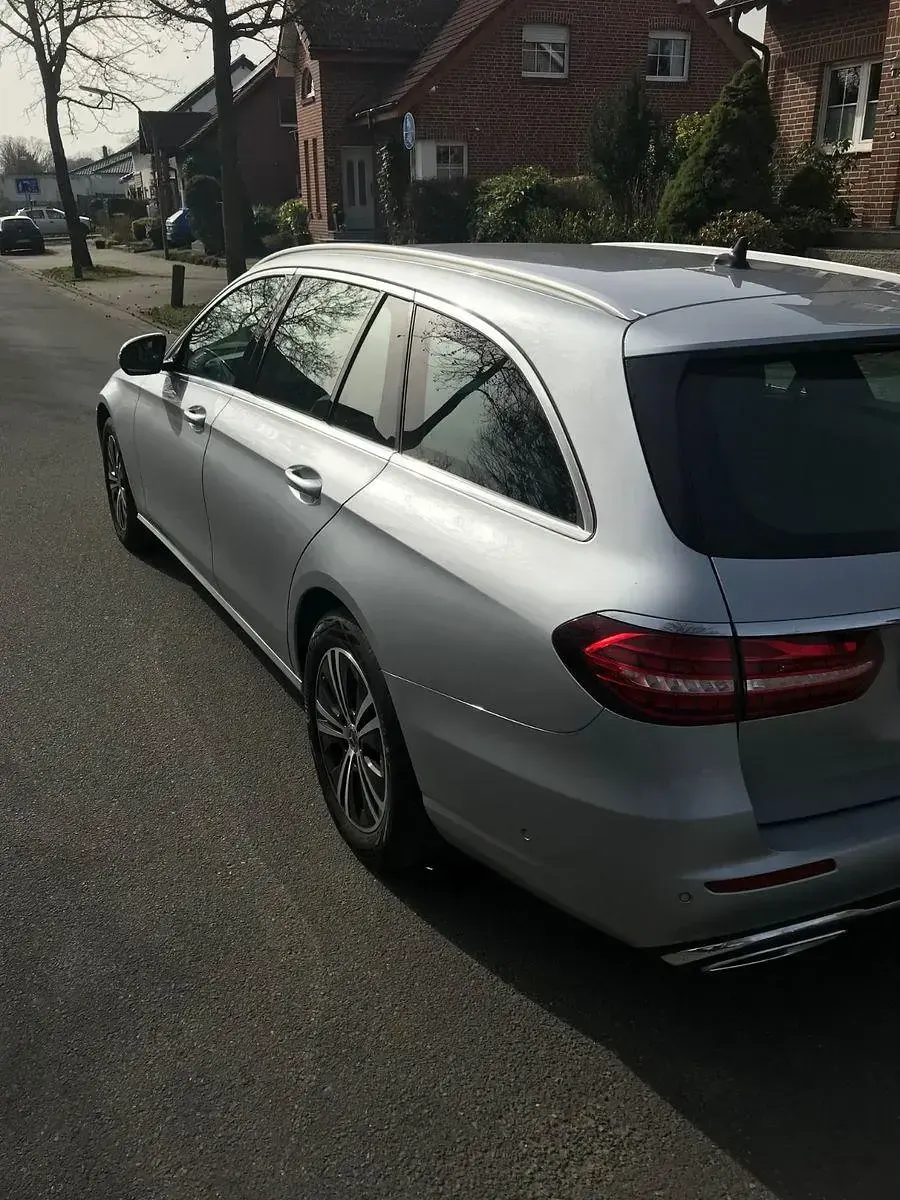 Usata Mercedes E220 194 CV (142 kW) 2022 Argento Station wagon
