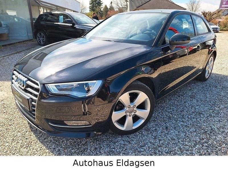 Schwarz Gebraucht 2015 Audi A3 Comfort Limousine | 13.490 € (Guter Preis) - Bild 1/4