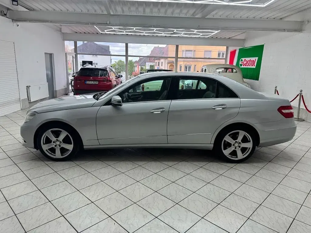 Gebraucht Mercedes E350 265 PS (194 kW) 2013 Silber Limousine