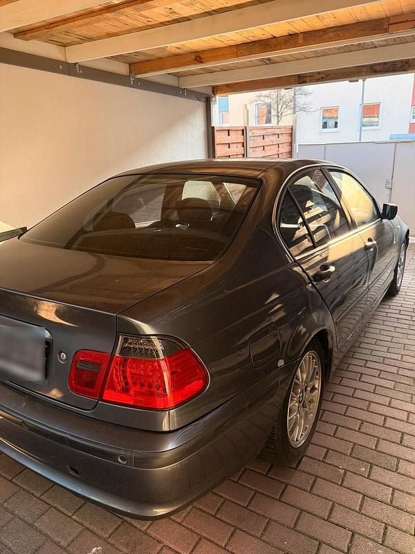 Gebraucht BMW 325 192 PS (141 kW) 2002 Grau Limousine