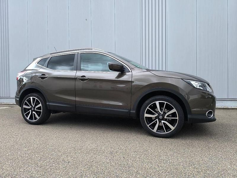 Braun Gebraucht 2016 Nissan Qashqai Tekna SUV | 15.700 € (Guter Preis) - Bild 1/4