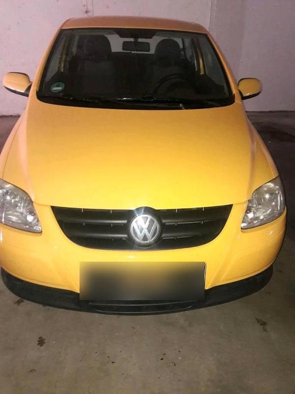 Second-hand VW Fox 75 CP (55 kW) 2006 Galben Hatchback