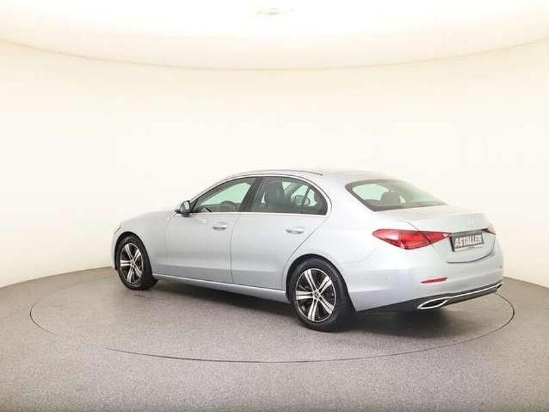 Gebraucht Mercedes C180 Avantgarde 170 PS (125 kW) 2022 Metalliclack hightechsilber (metallic) Limousine
